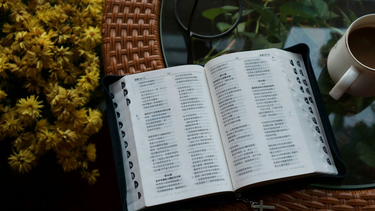 25 Bible Verses for Anxiety, and How to Pray Each One (2026)