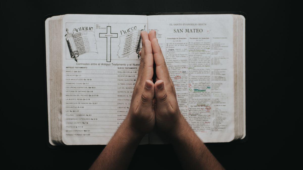 25 Bible Verses for Anxiety, and How to Pray Each One (2026)
